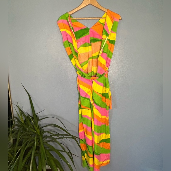 Retro color-block jumpsuit with attached tie belt - Picture 6 of 8